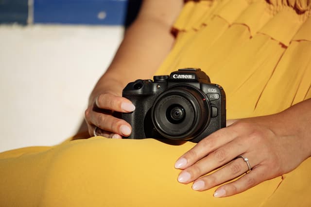 Canon EOS R10 spejlløst kamera + RF-S 18-45mm IS STM-objektiv