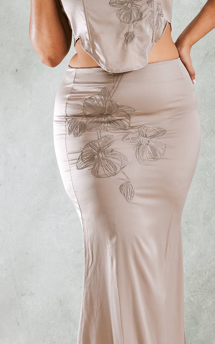 Jupe Longue Satinée À Fleurs Brodées Grande Taille