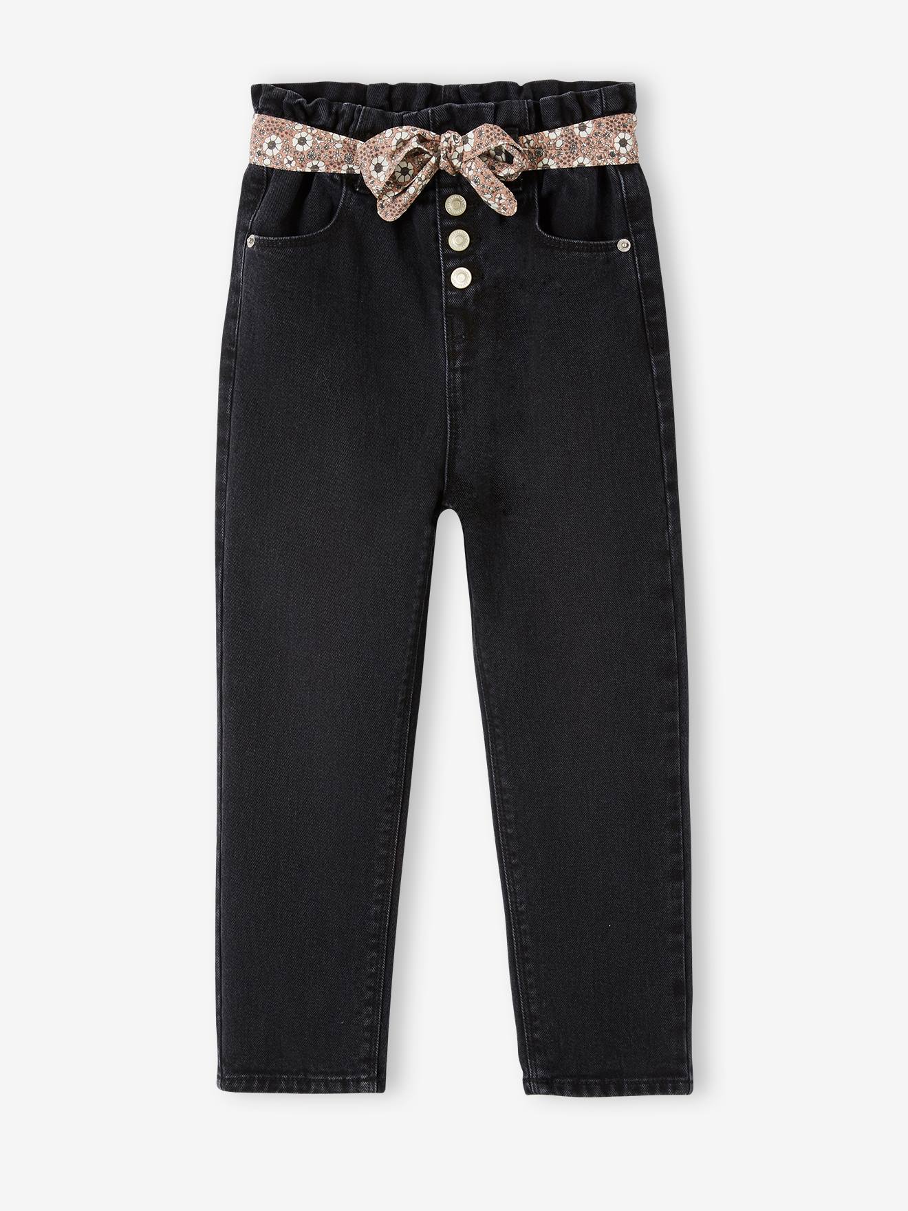 Calça jeans estilo paperbag e cinto floral, garota de jeans cinza