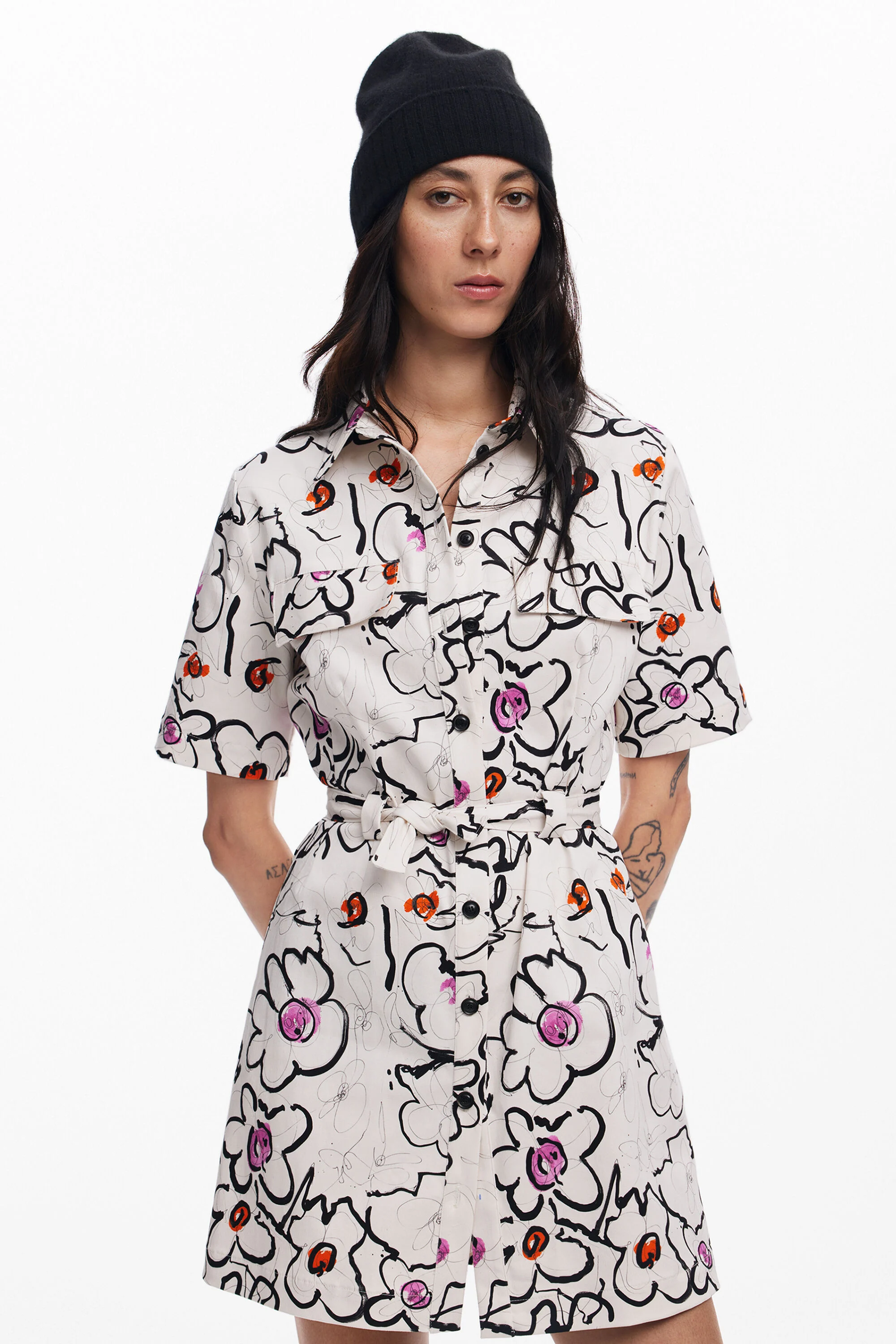 Vestido com flores desenhadas