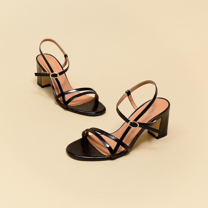 Sandales à talons et brides  en cuir brillant noir