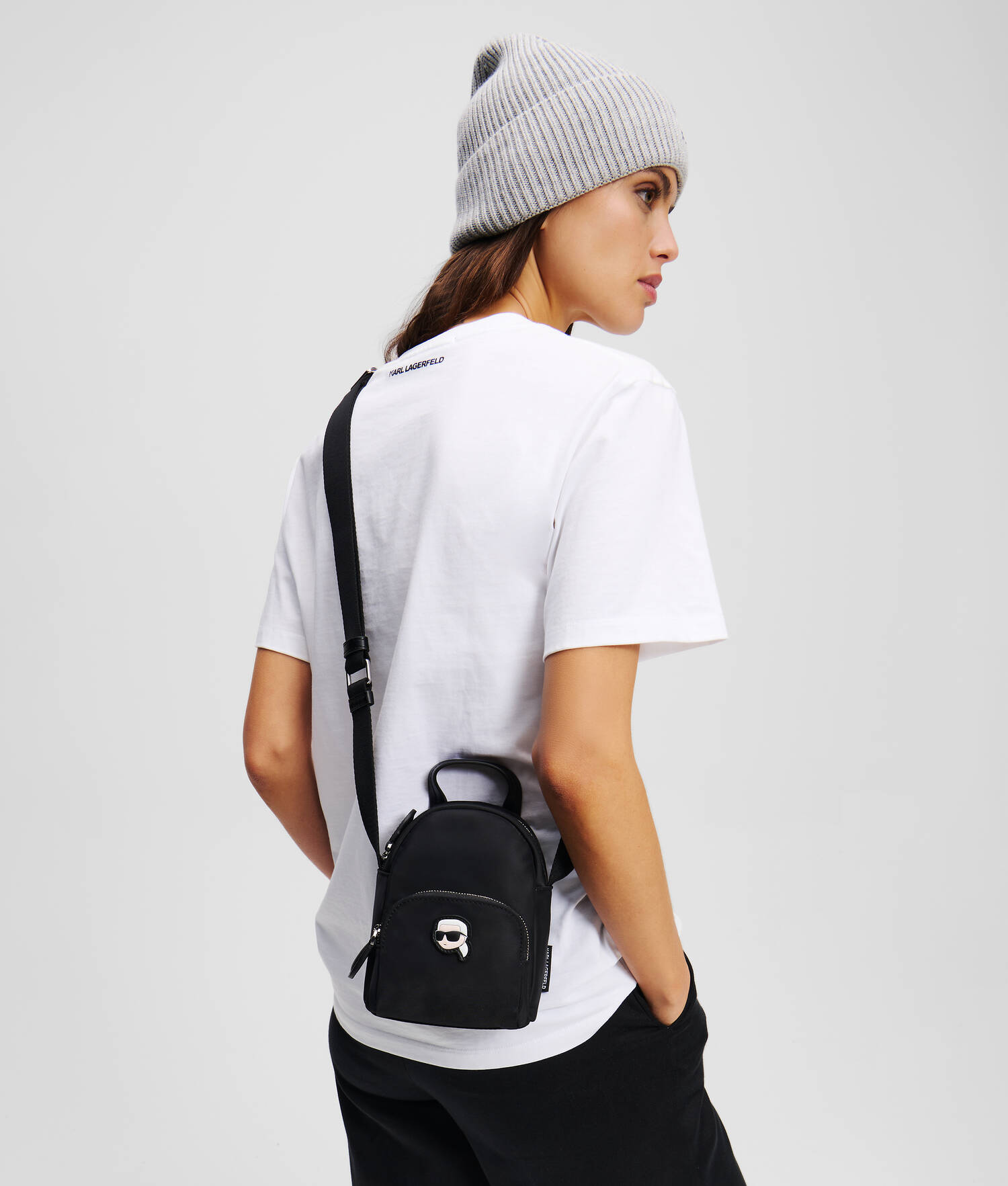 POCHETTE AVEC BANDOULIÈRE EN NYLON IKON - Noir