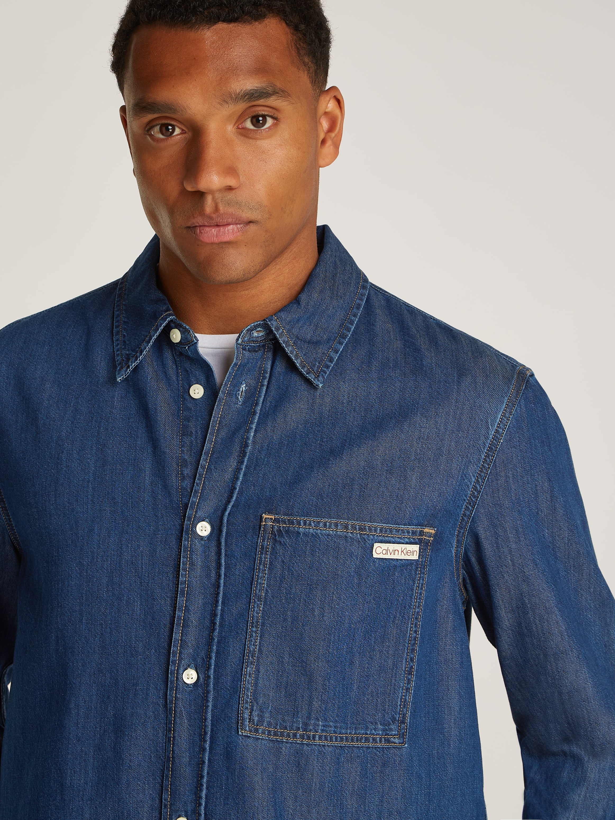 Calvin Klein Jeans Jeanshemd »REGULAR DENIM SHIRT«, Logostickerei, Brusttasche