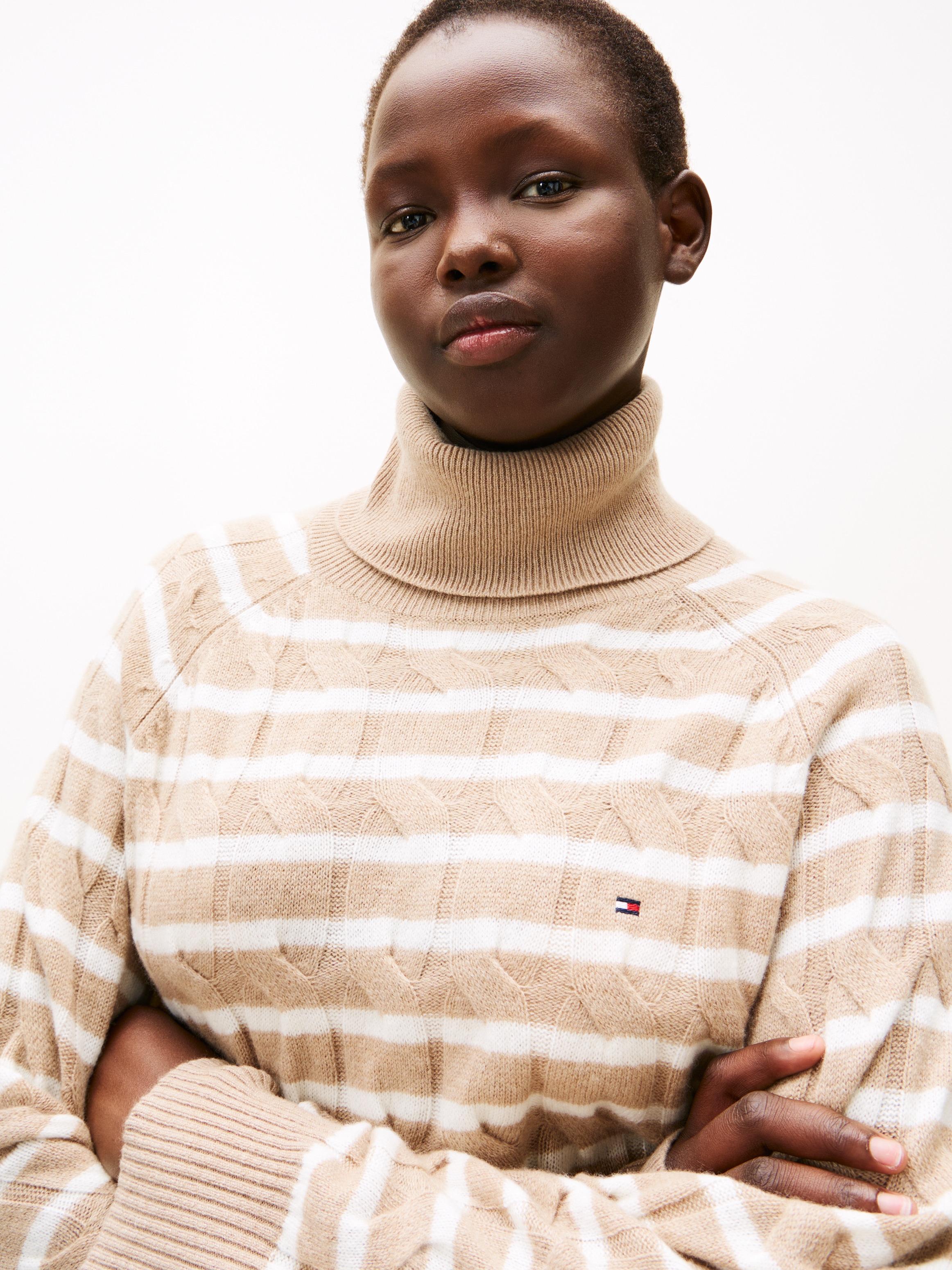 Tommy Hilfiger Curve Rollkragenpullover »CRV SOFT WOOL CABLE ROLL-NK SWT«, in grossen Grössen, mit Zopfmuster, aus reiner Wolle