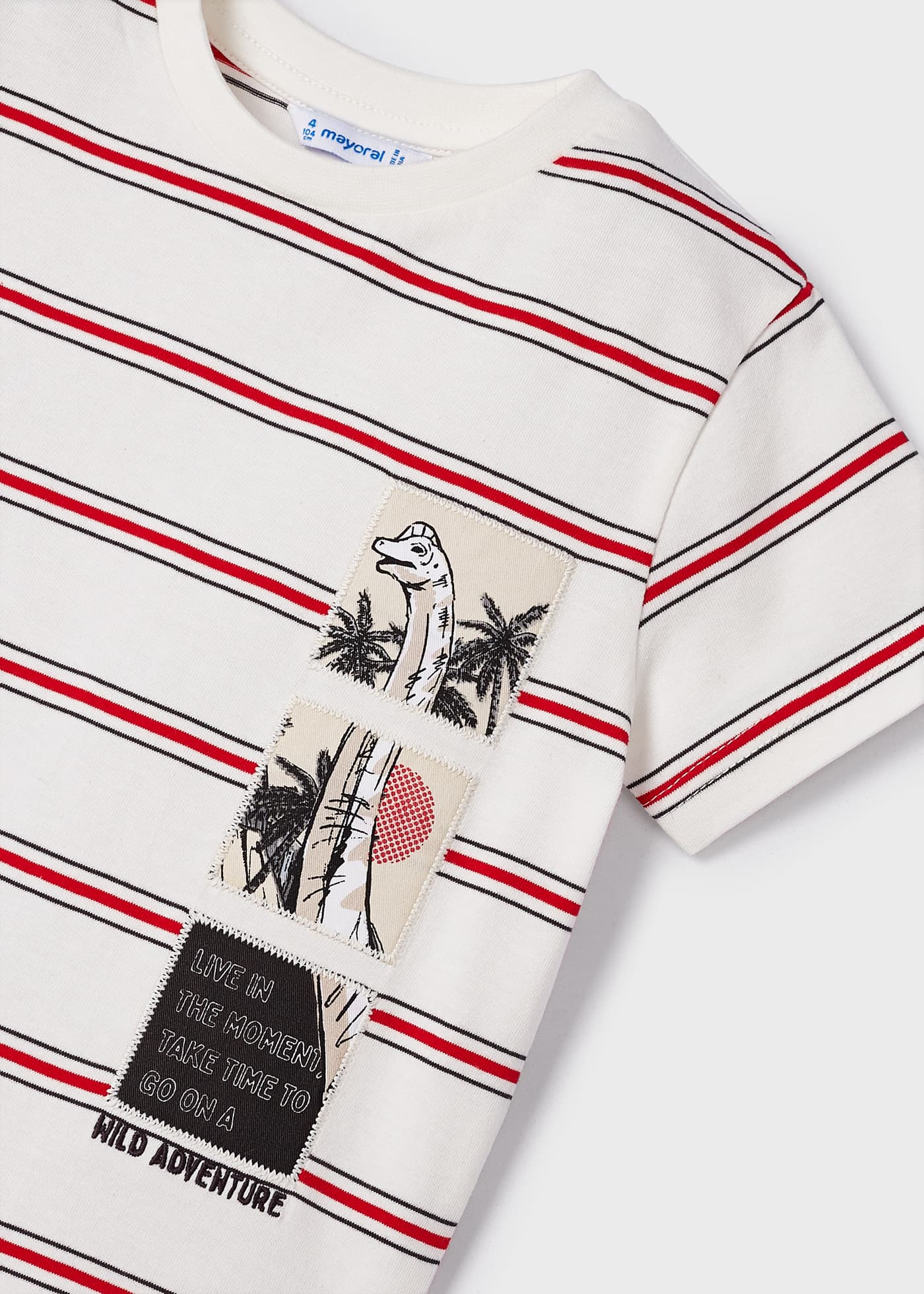 Camiseta infantil com bordados em algodão sustentável.