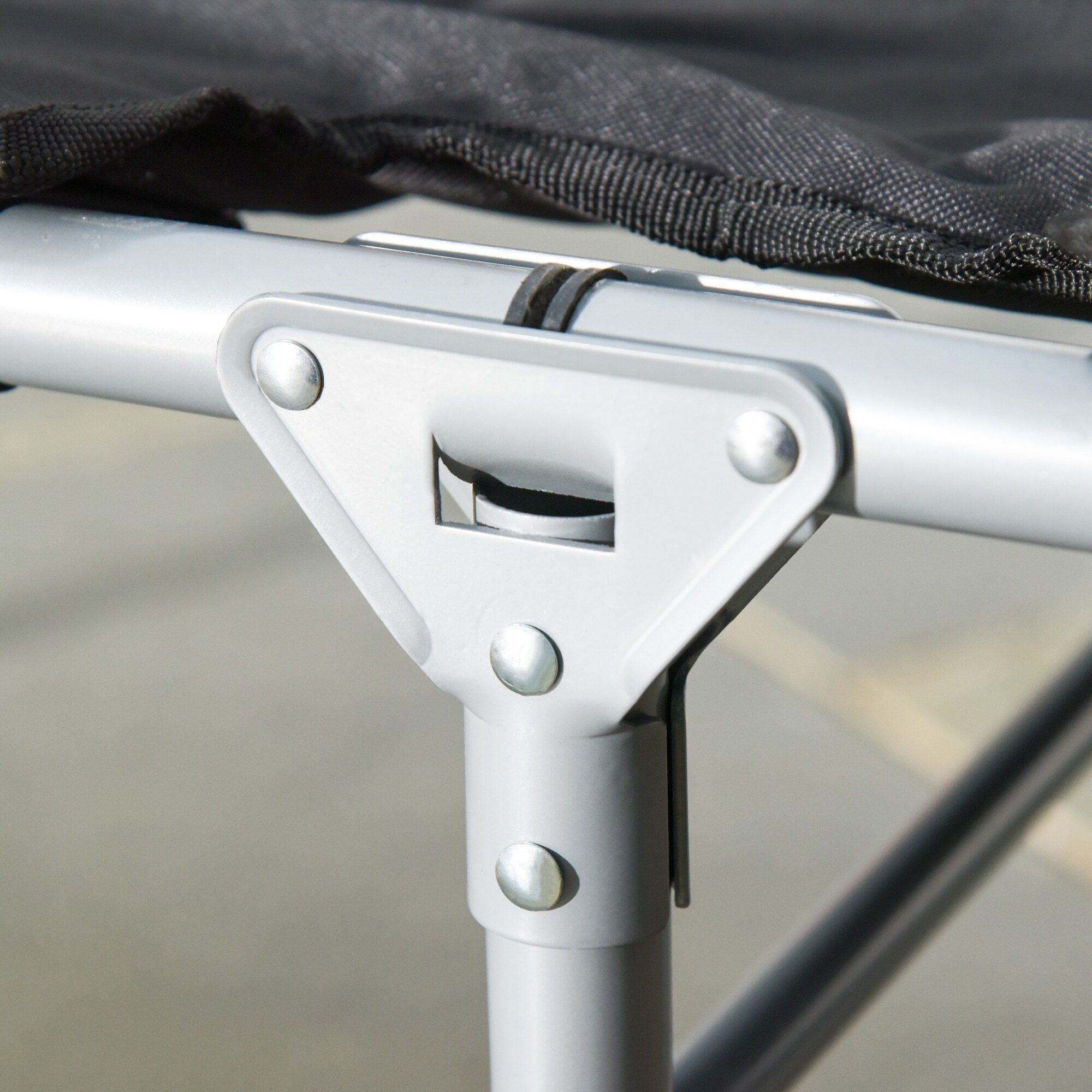 Outsunny Campingbett mit rutschfesten Füßen schwarz, silber 183 x 66 x 33 cm (LxBxH)