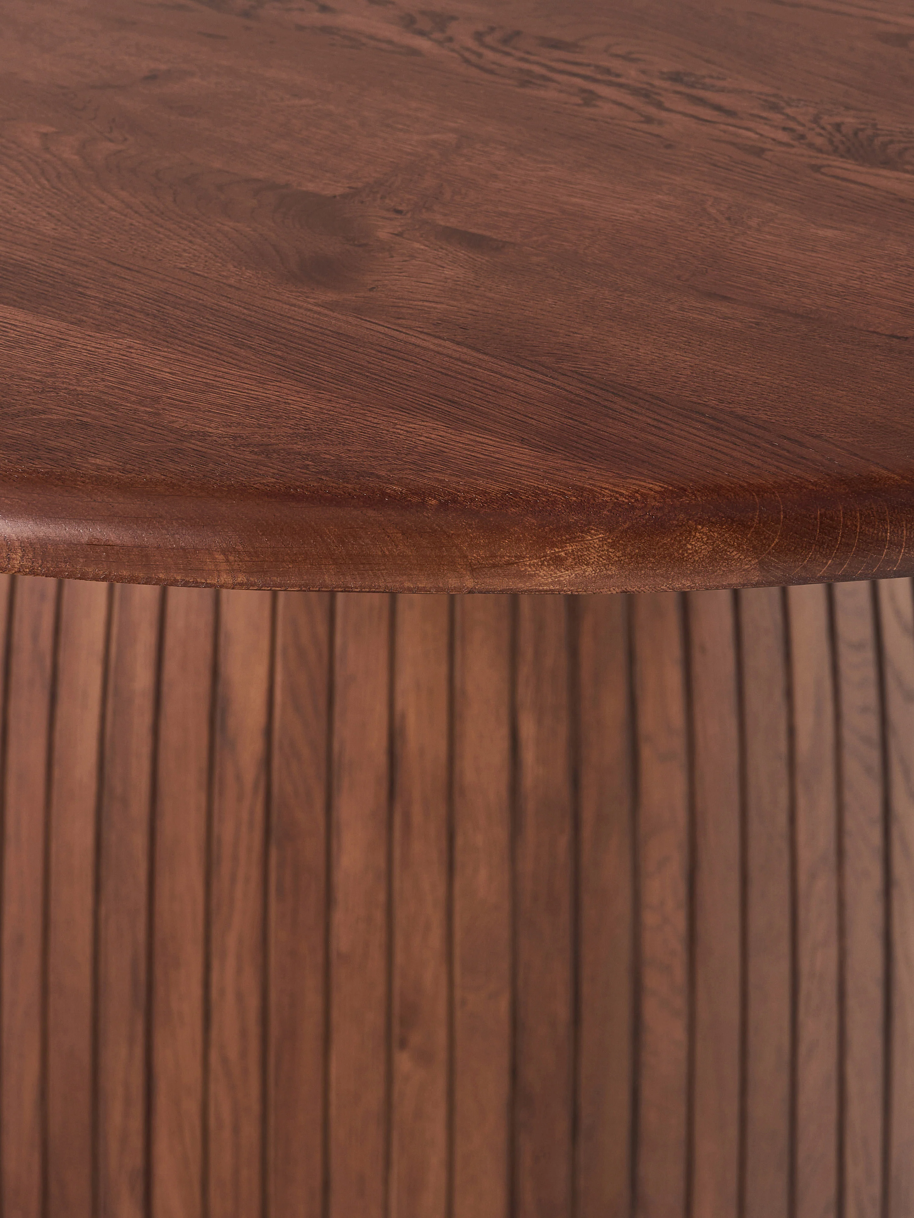 Ronde eettafel Nelly met groefstructuur, in verschillende formaten