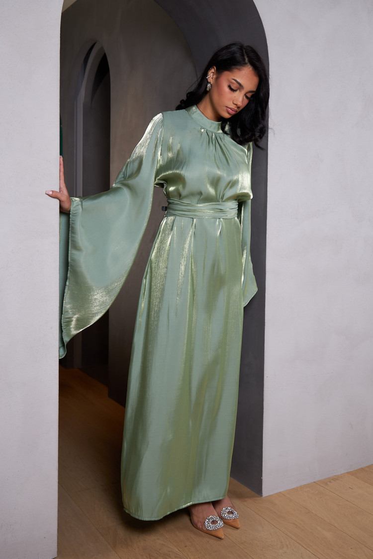 Robe ample verte satinée et volant