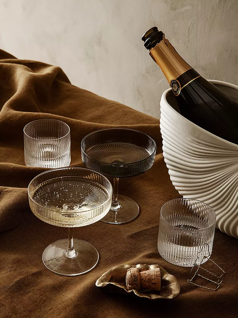 FERM LIVING Champagnerschalen 2er Set RIPPLE Smoked  grau