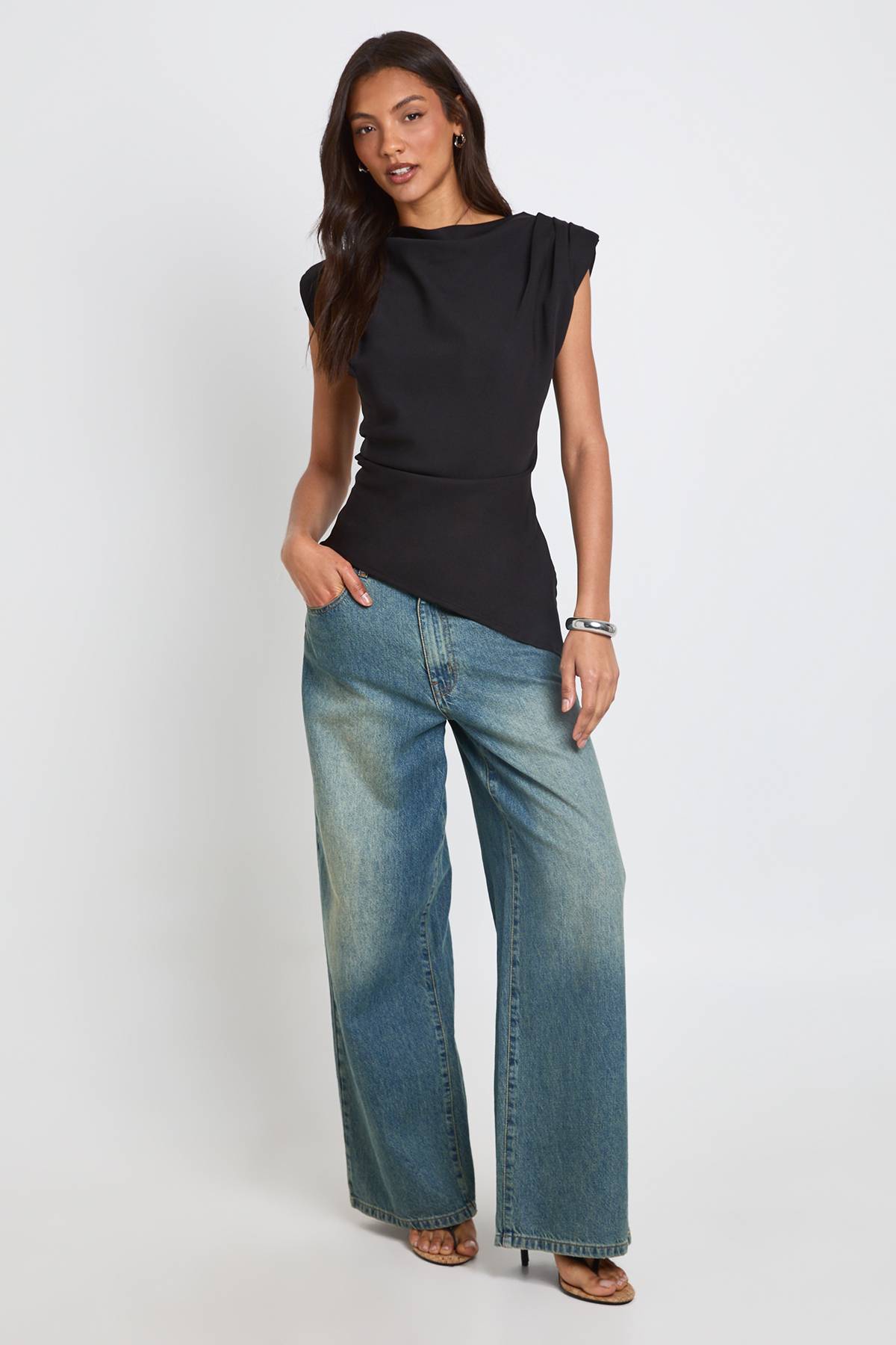 boohoo Blouse Asymétrique Haute Avec Épaulettes Froncées