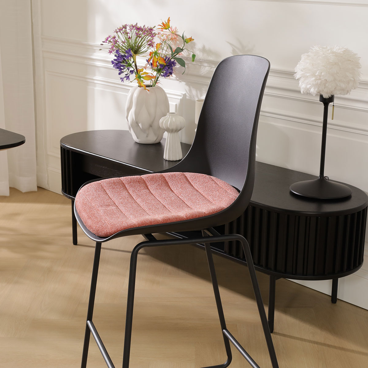 Nino-Liv barkruk zwart met beige zitkussen - zwart onderstel - 75 cm