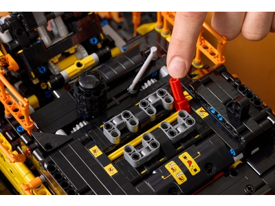LEGO Volvo EC500 Hybrid graafmachine (42215)