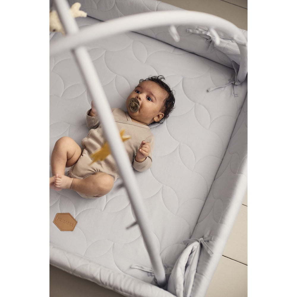 Køb FILIBABBA Pearl Blue Activity Nest Soft Quilt