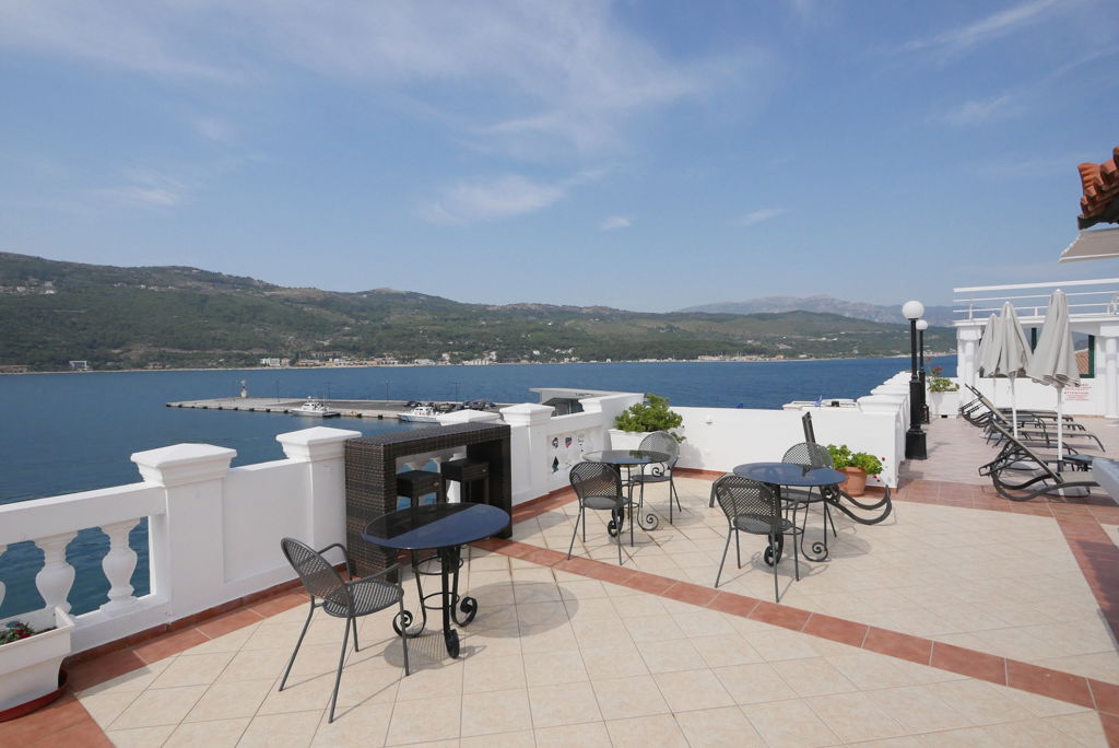 Fly & Go Samos Hotel Logies en ontbijt - Hotel
