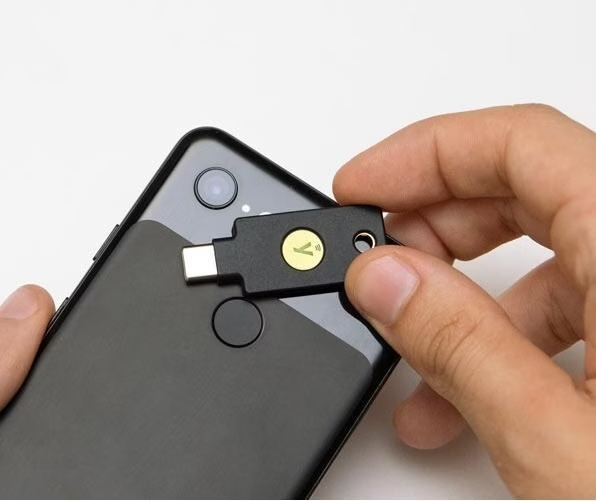 YubiKey 5 NFC USB-C Sicherheitsschlüssel (5060408462331) - Schwarz