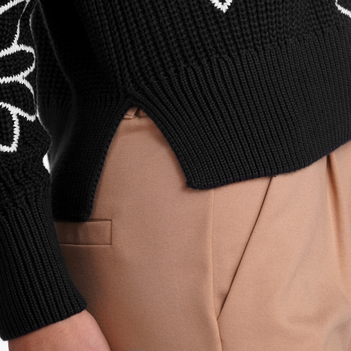 Jonas Nielsen Damen Strickpullover mit Blumen-Stickerei nachtblau