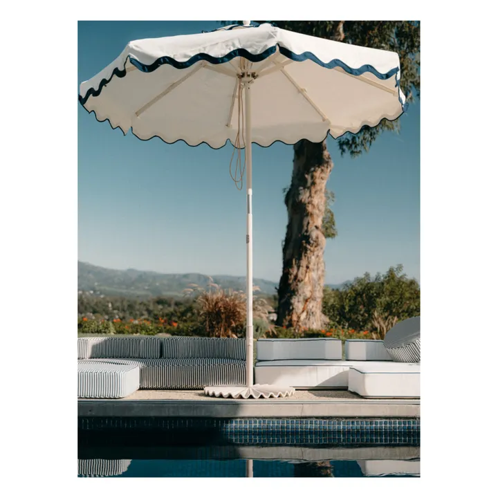 Business & Pleasure Co. Pied de parasol moulé | Blanc