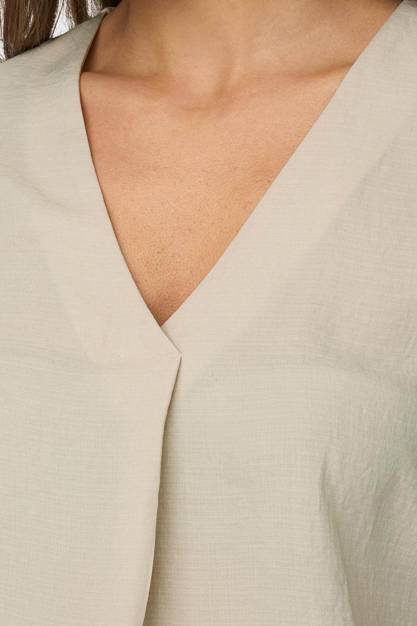 blusa com decote em V