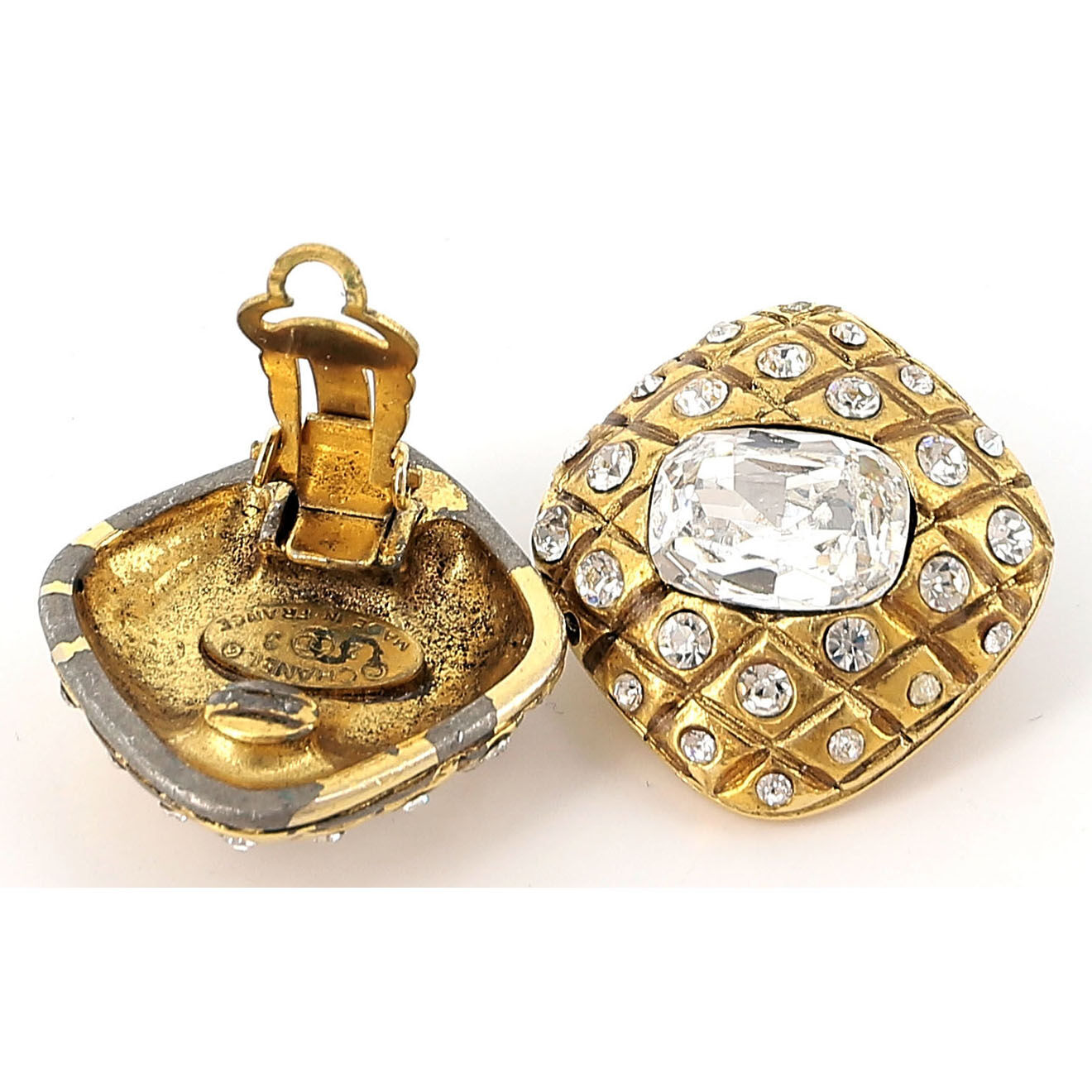 Chanel Boucles d'oreilles à clips Strass en Laiton dorées - Très bon état