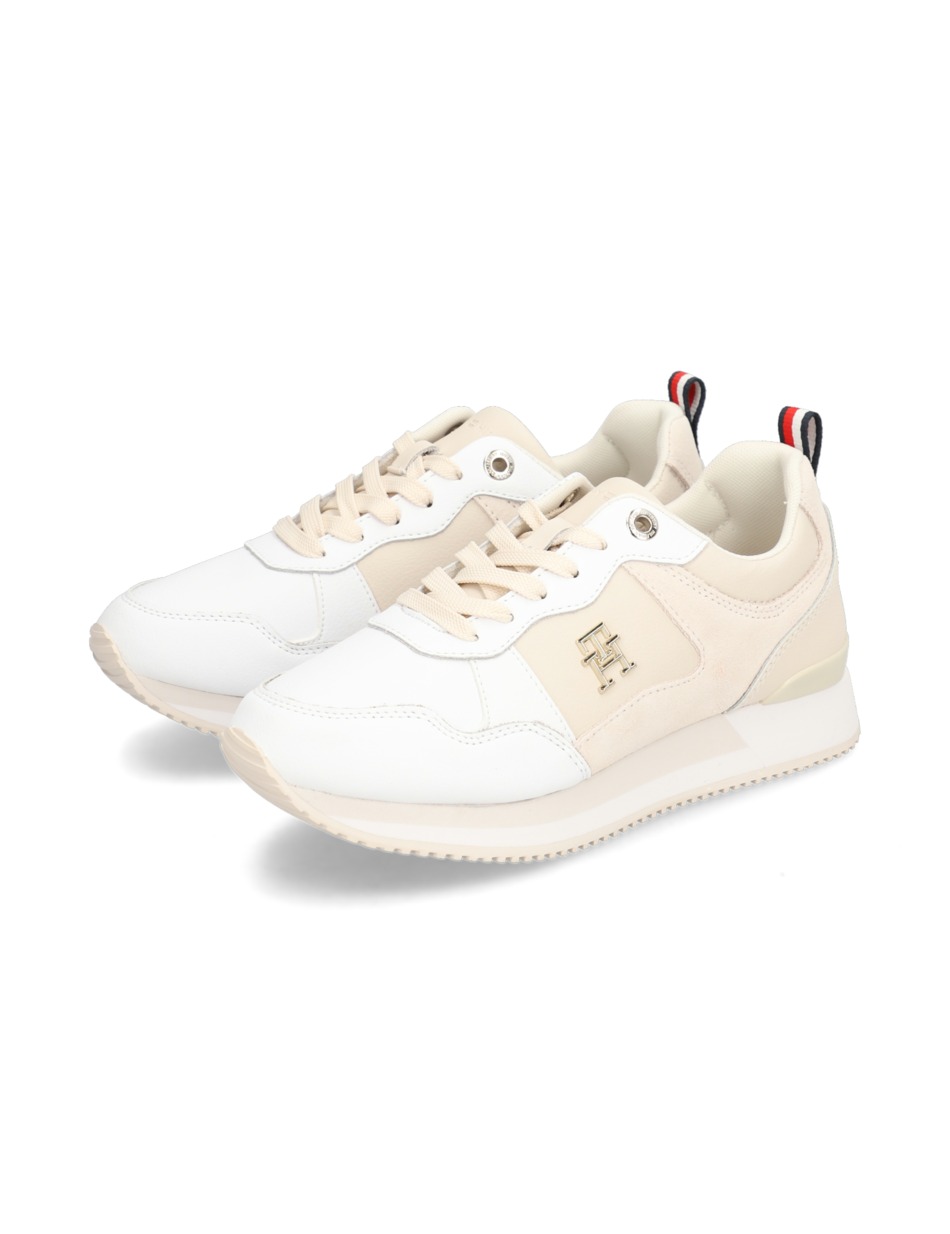 TH ESSENTIAL RUNNER