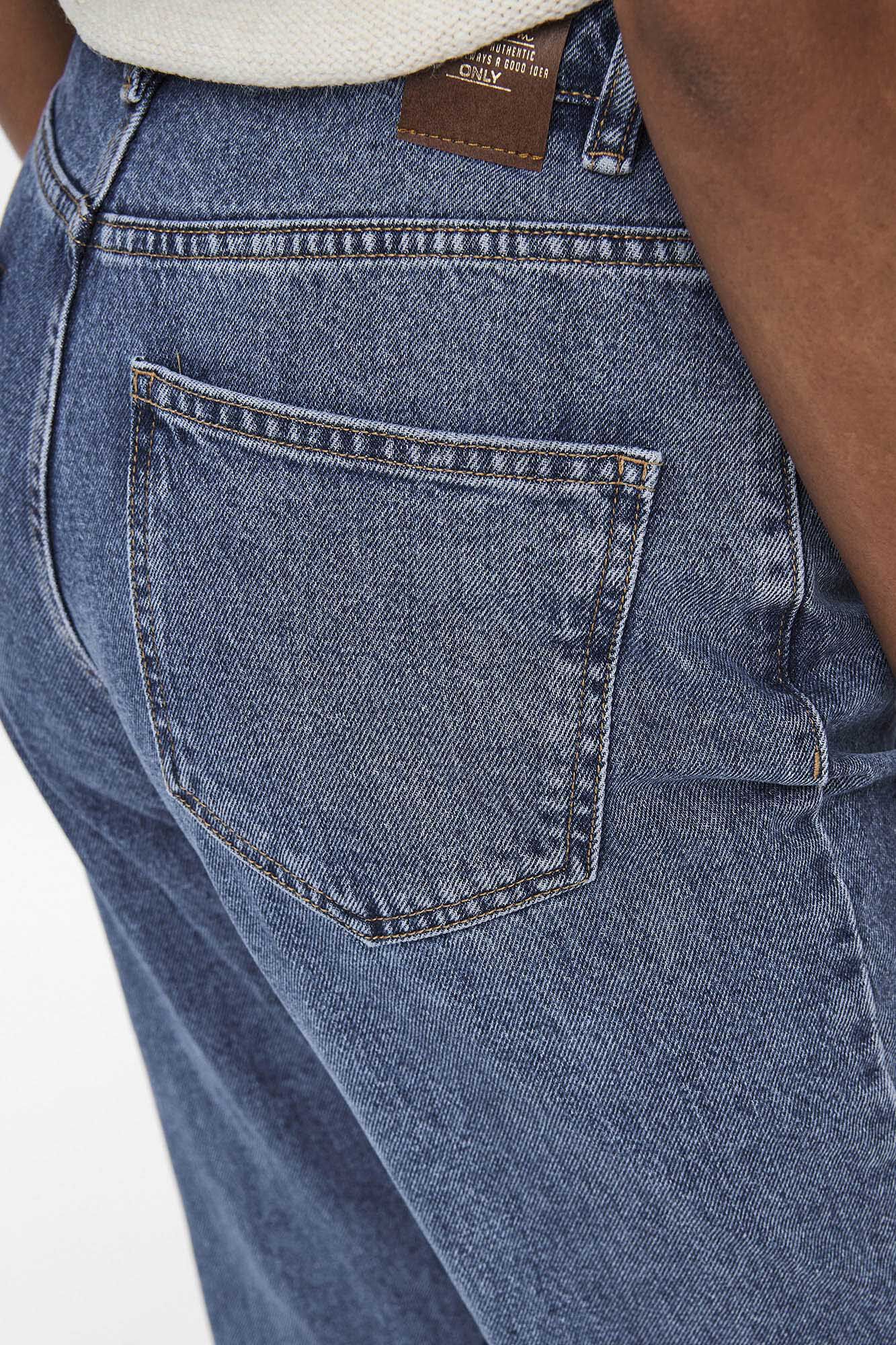 calça jeans mom de cintura alta