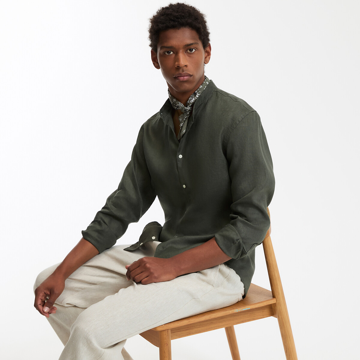 COLEÇÕES LA REDOUTE<br>Camisa reta, gola mandarim, em linho, assinatura AURELE