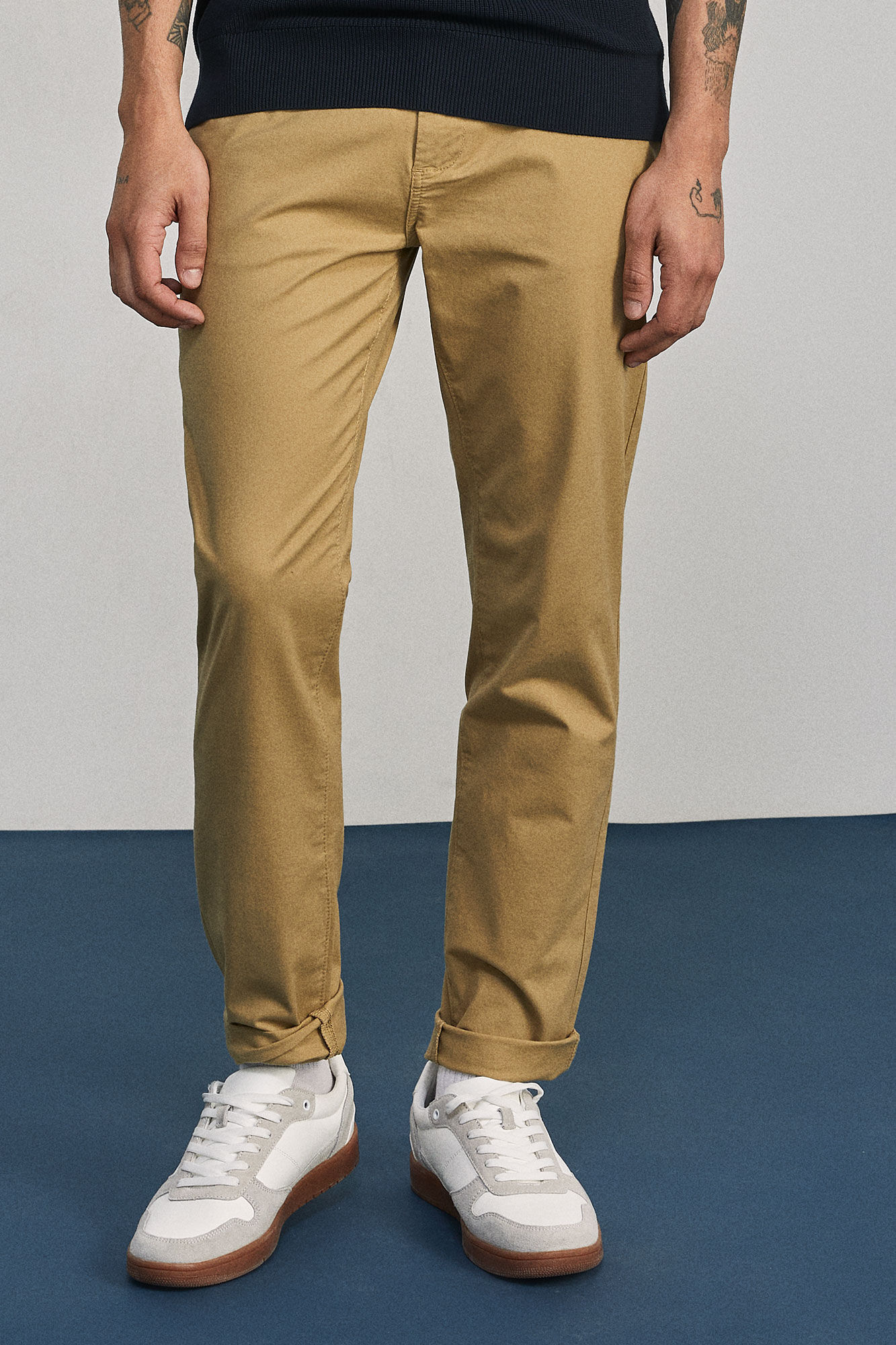 Calça chino slim - dourada