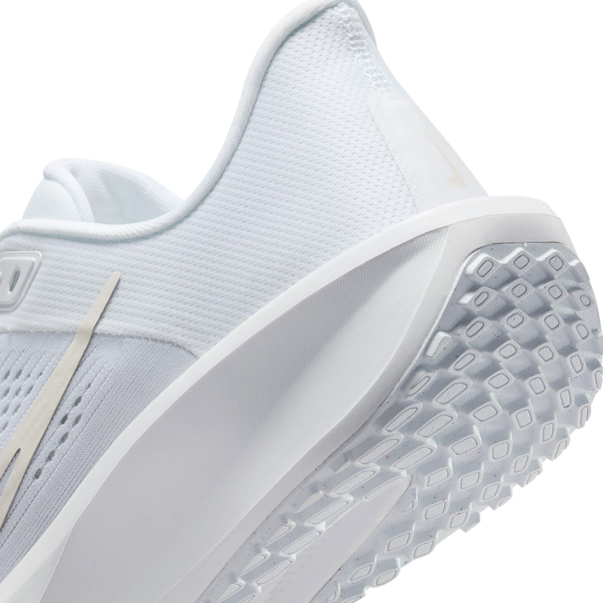Nike Quest 6 Womens Road Running Shoes