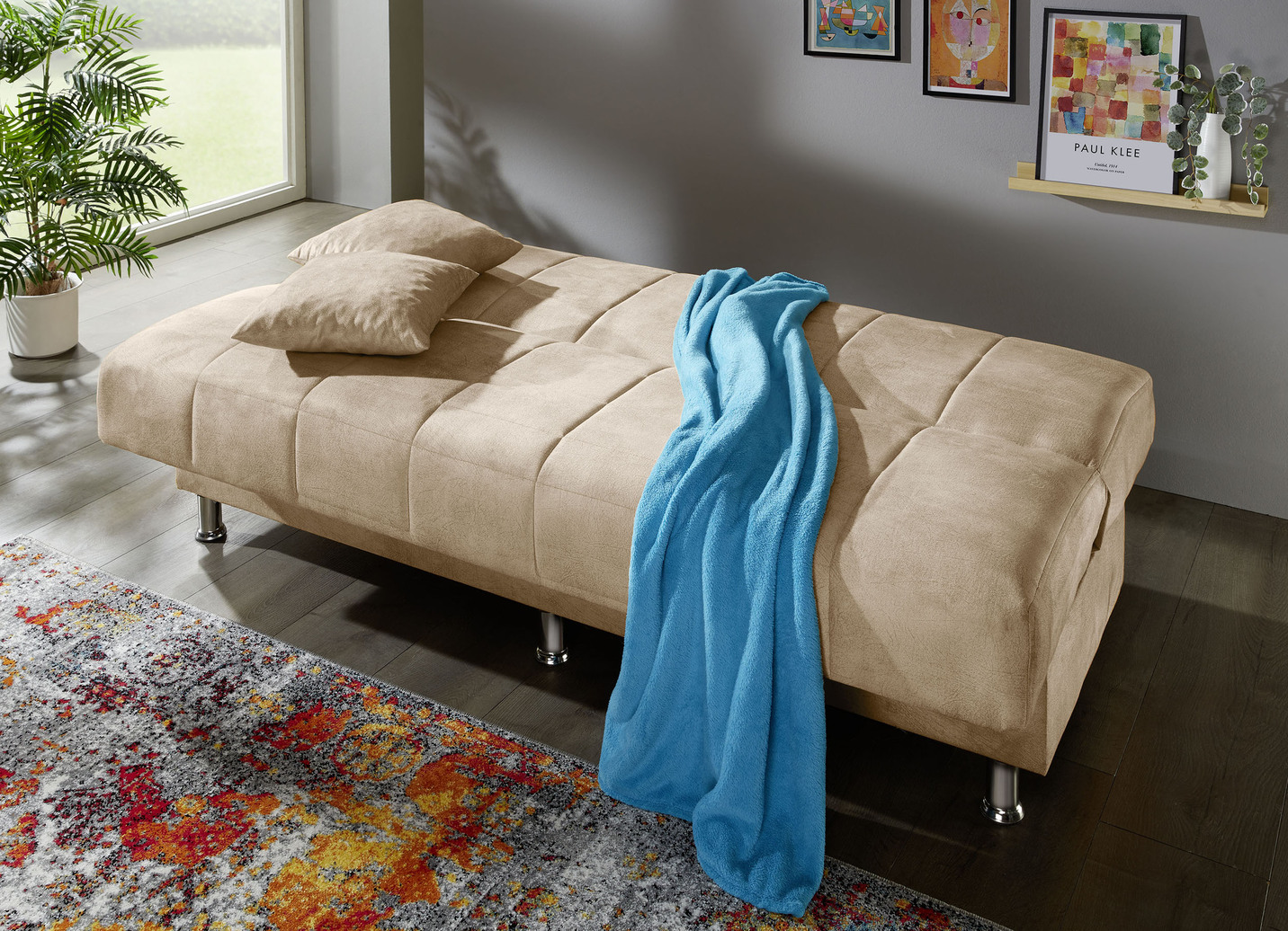 Schlafsofa mit Bettkasten und Dekokissen