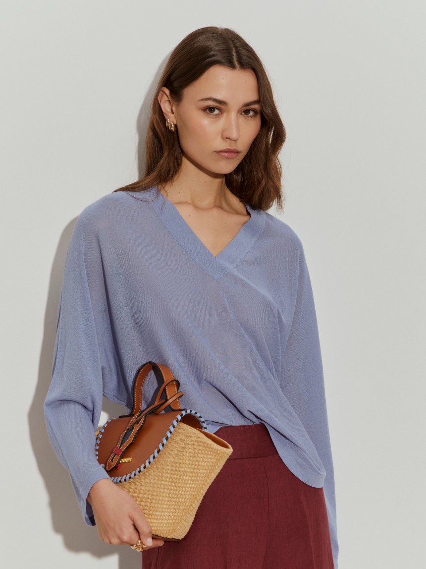 Camisola assimétrica decote em V