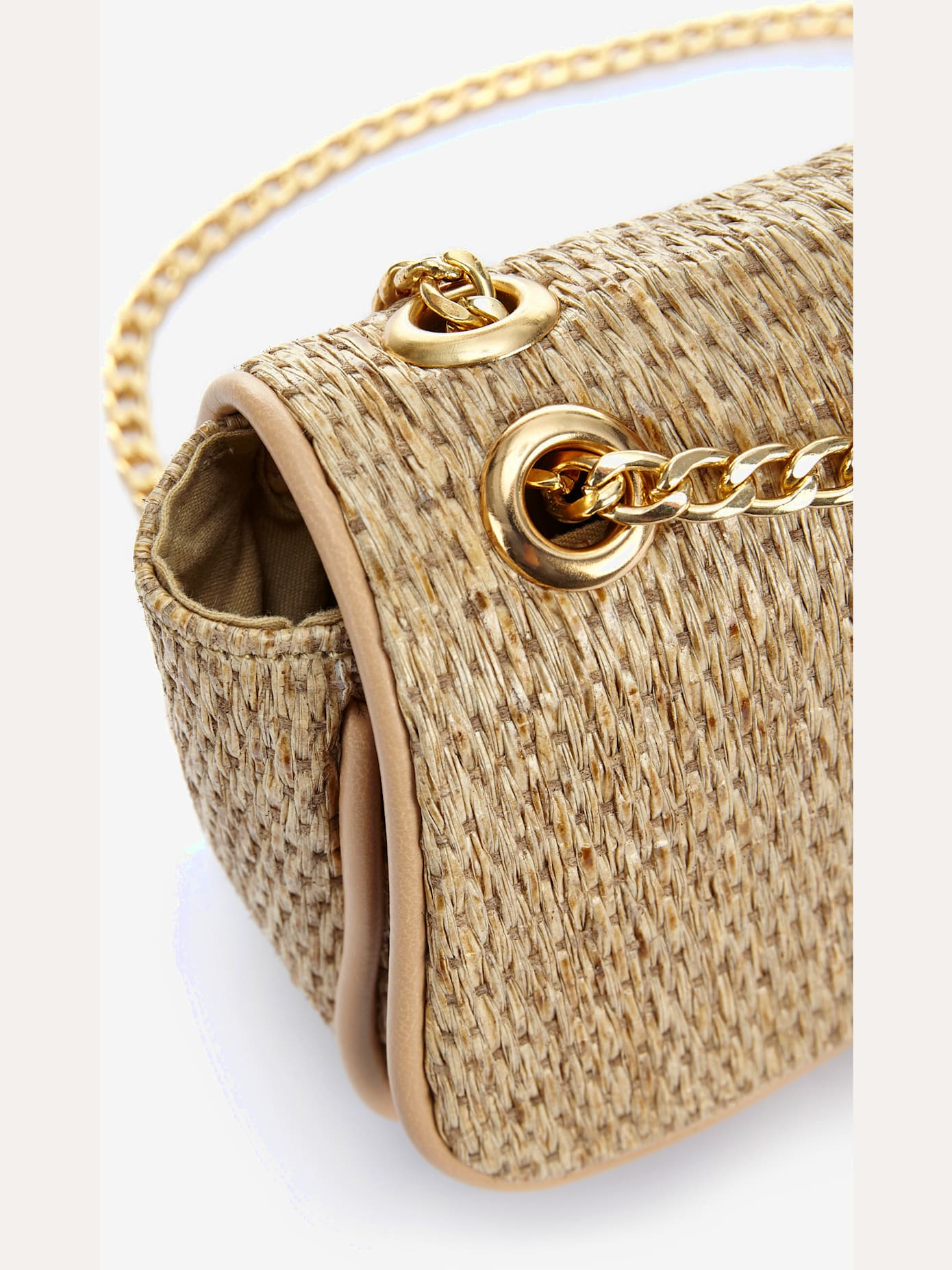 Sac en bandoulière sac à main estival avec détails couleur or et petite poche intérieure