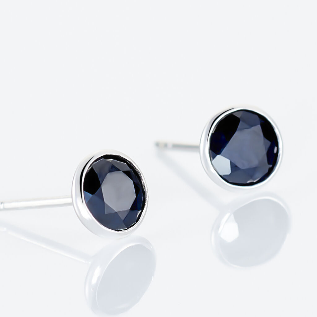 Boucles D'oreilles Puces Edy Serti Clos Or Blanc Saphir