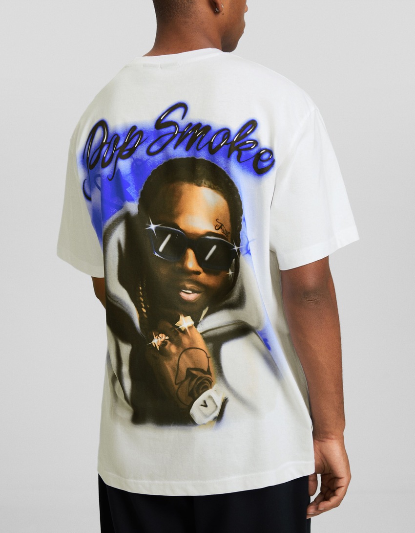 Camiseta de manga curta com estampa Pop Smoke e modelagem quadrada