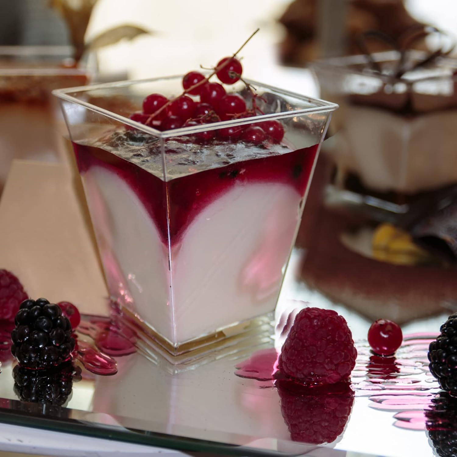 (50-tlg. Set) 75x55mm Einweg Mini Dessert Becher Party Geschirr Schälchen inkl. Löffel für Glacé / Mousse / Pudding - Transparent