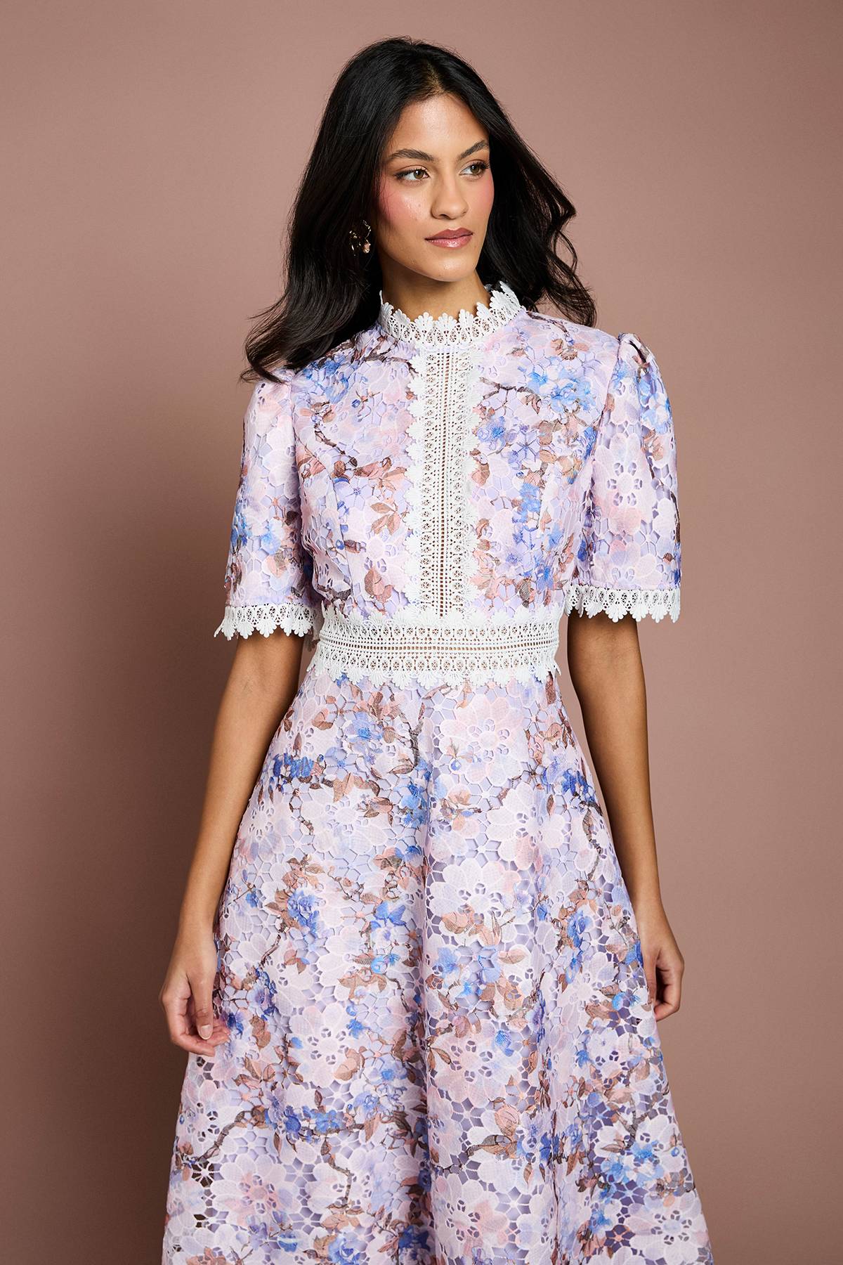Coast Robe Midi Petite À Manches Courtes Avec Détails De Dentelle Imprimée