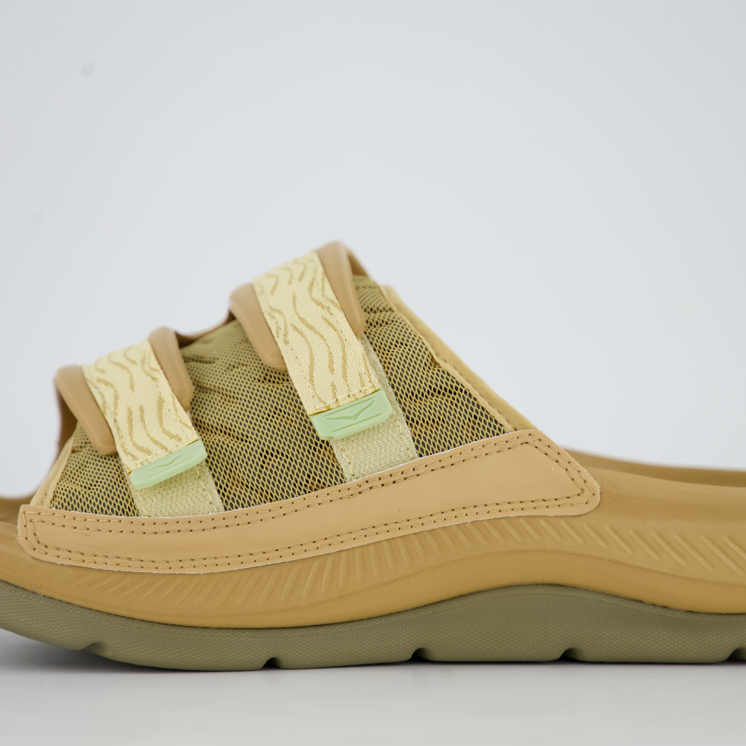 HOKA U ORA LUXE