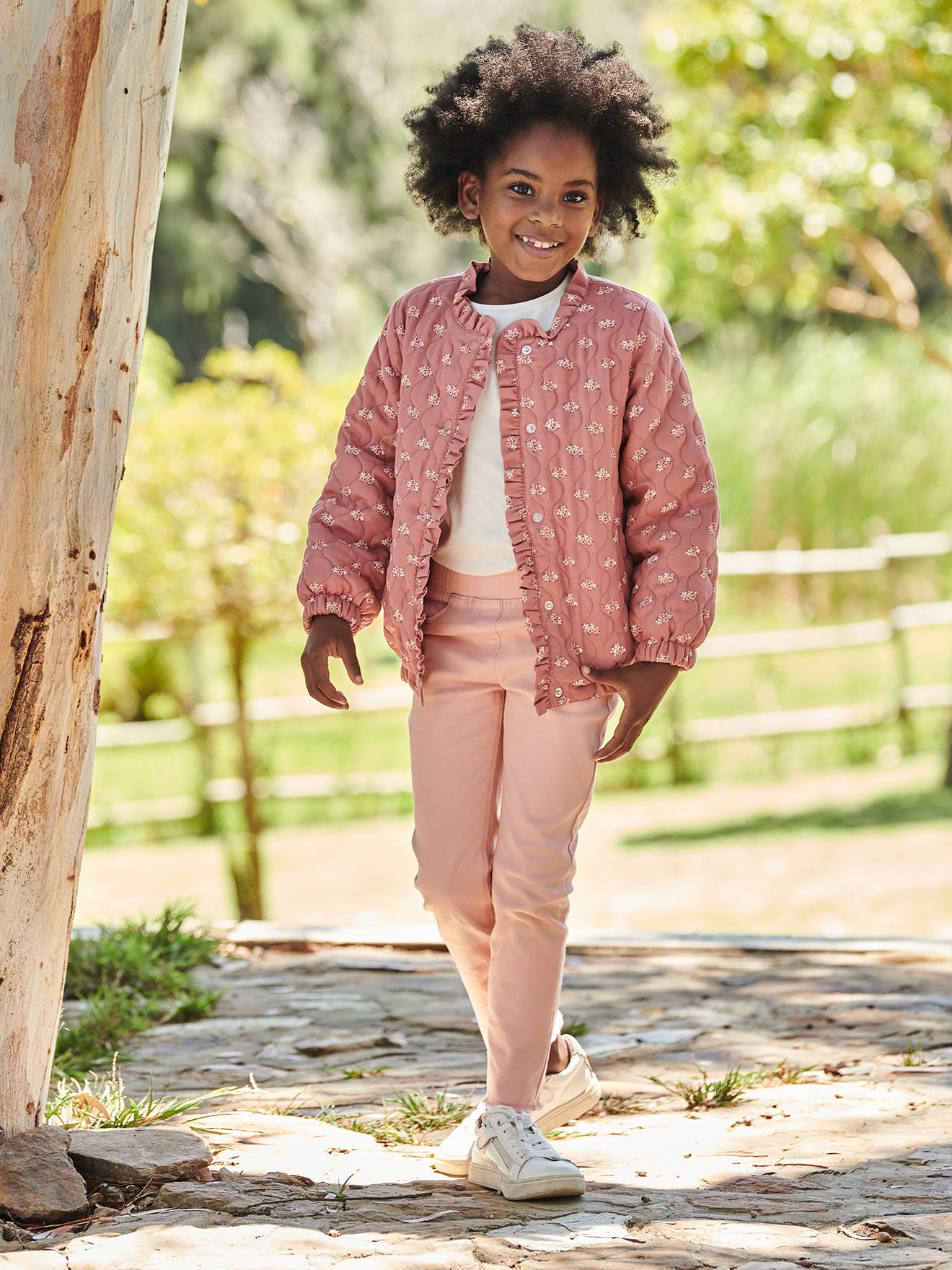 Jaqueta acolchoada com estampa floral para meninas, cor terracota.