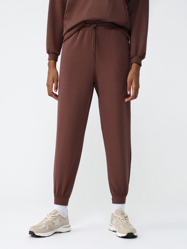 Calça jogger macia ao toque - Marrom