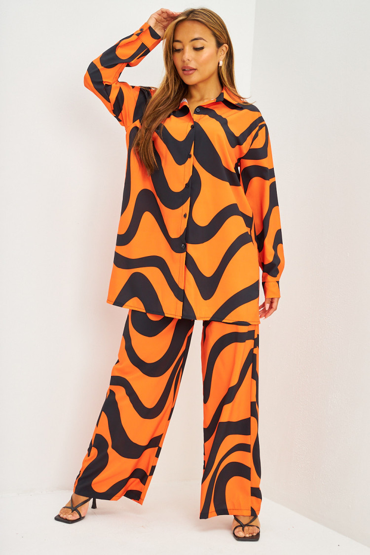 Ensemble fluide chemise + pantalon à lignes courbes orange