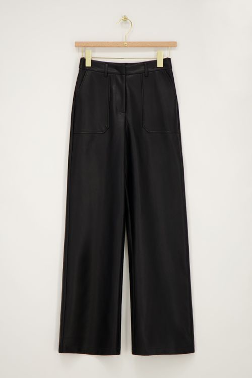 Zwarte leather look broek met zakken