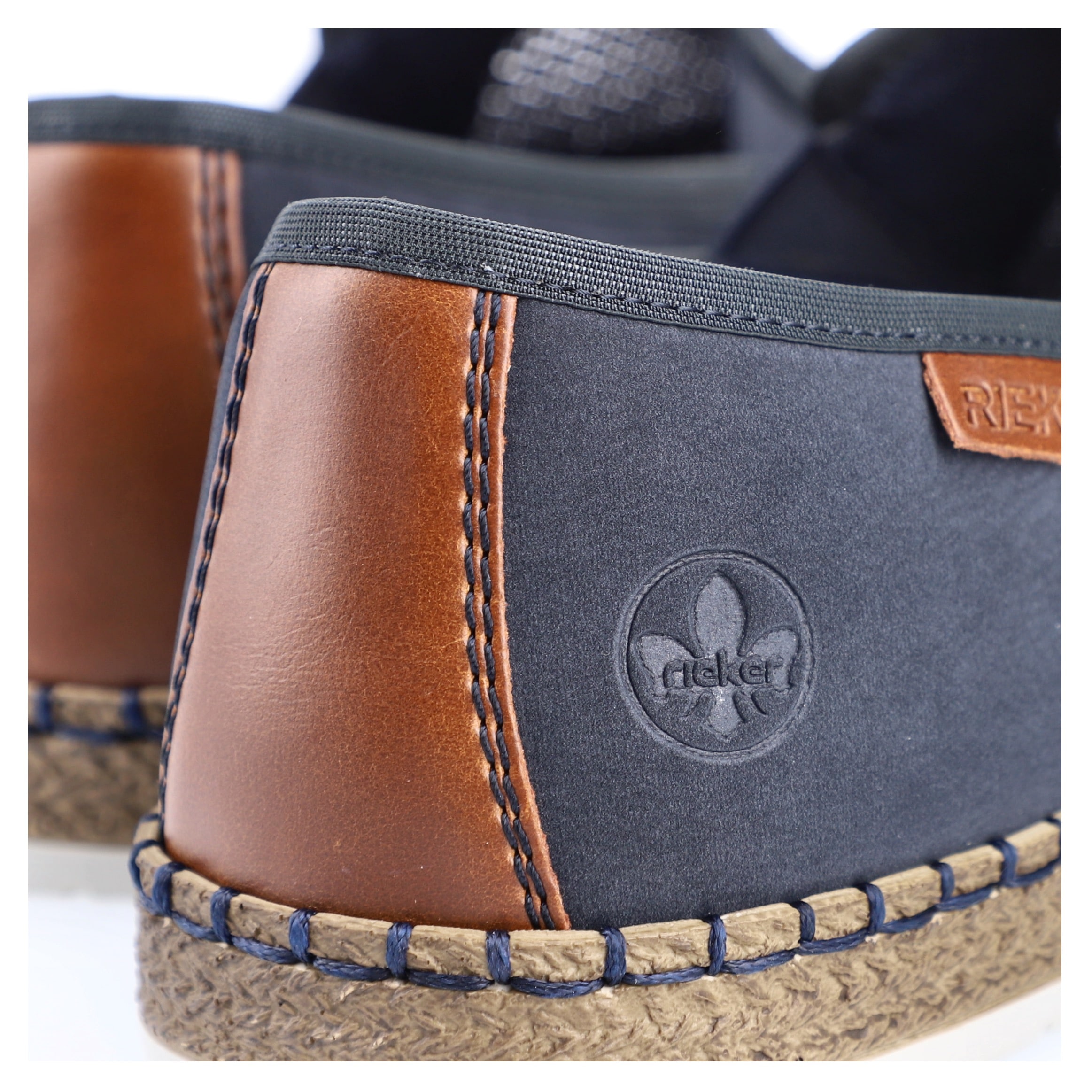 Rieker Slipper  mit modischer Laufsohle in Bast-Optik