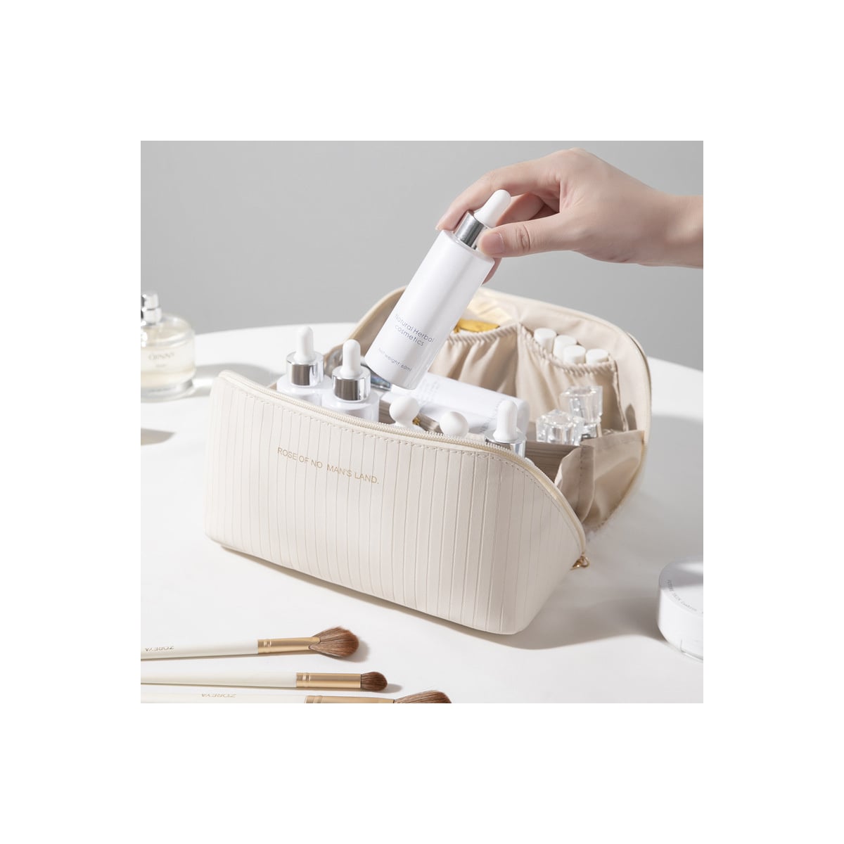 Romslig toalett/sminkeveske Beige