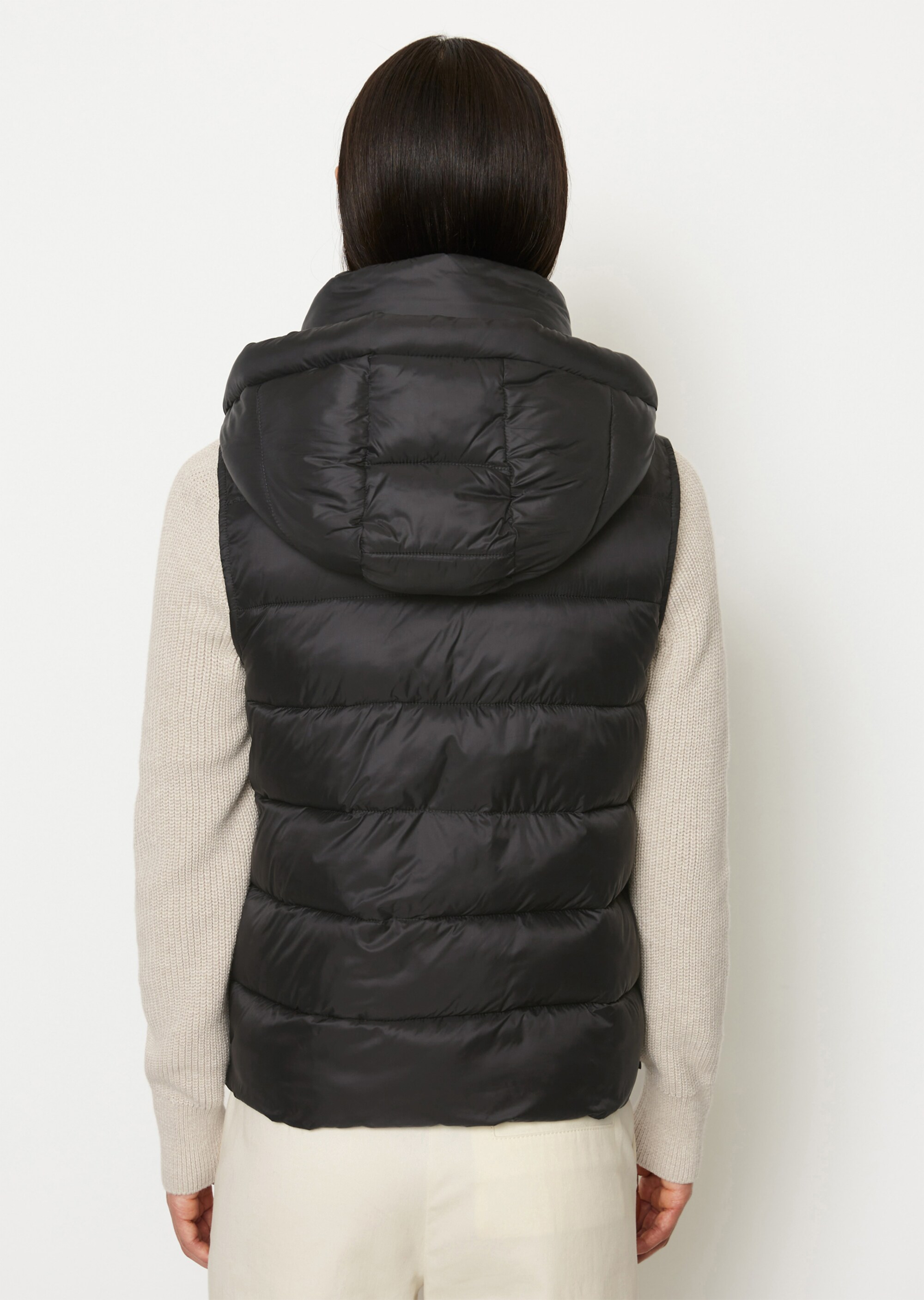 Kapuzen-Puffer-Steppweste mit recycelten Materialien
