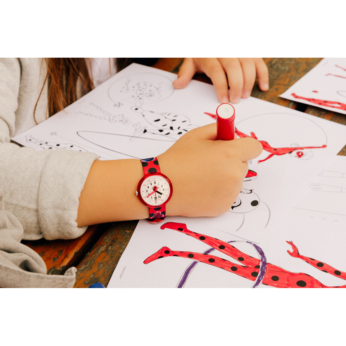 Montre FLIK FLAK Miraculous Ladybug et Chat noir enfant plastique biosourcé bracelet PET recyclé rouge