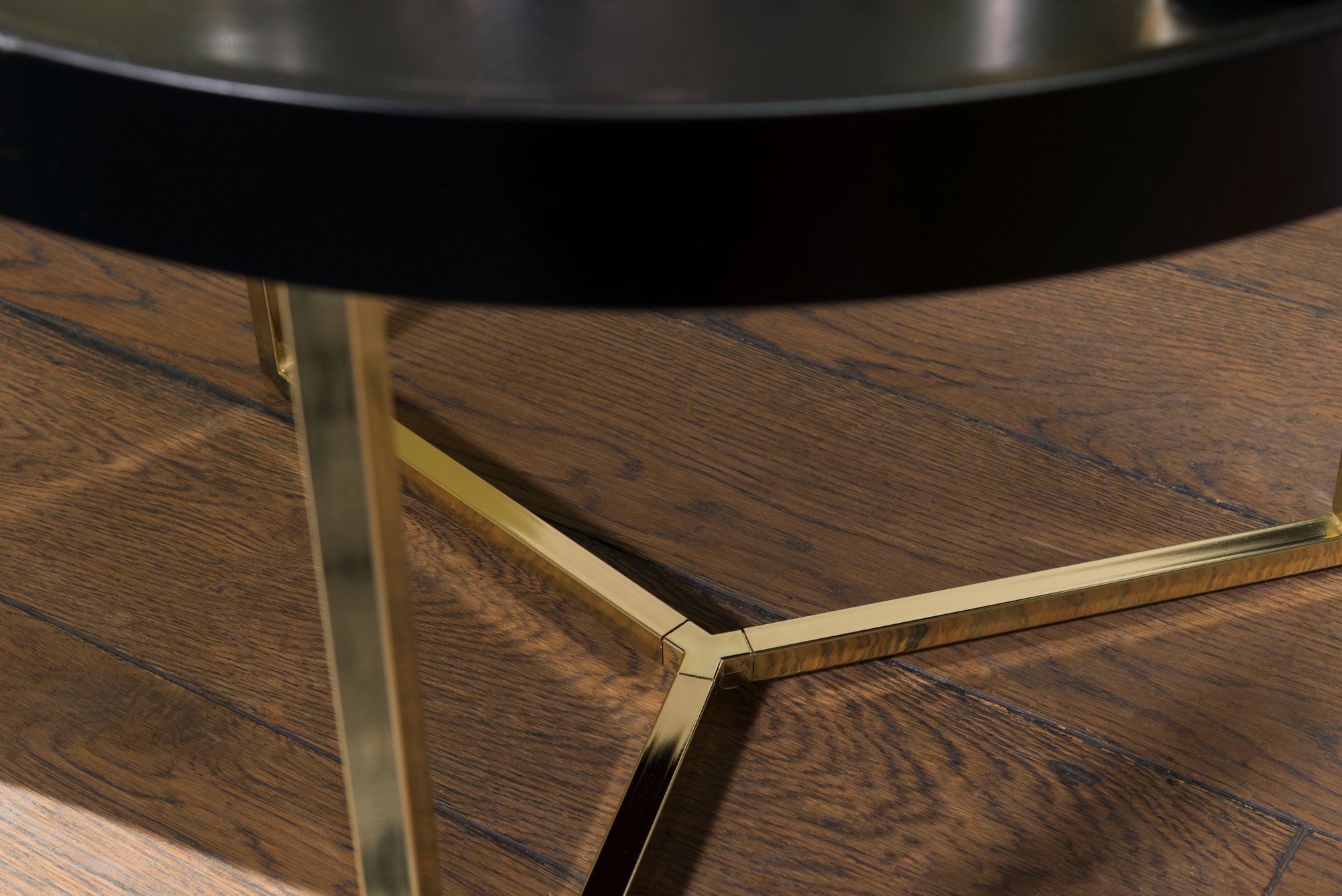 KADIMA DESIGN Sofatisch LIA Rund: Retro Stil, Metallgestell, abnehmbares Tablett, Anti-Rutsch-Noppen, Gold/Schwarz oder Kupfer/Weiß.