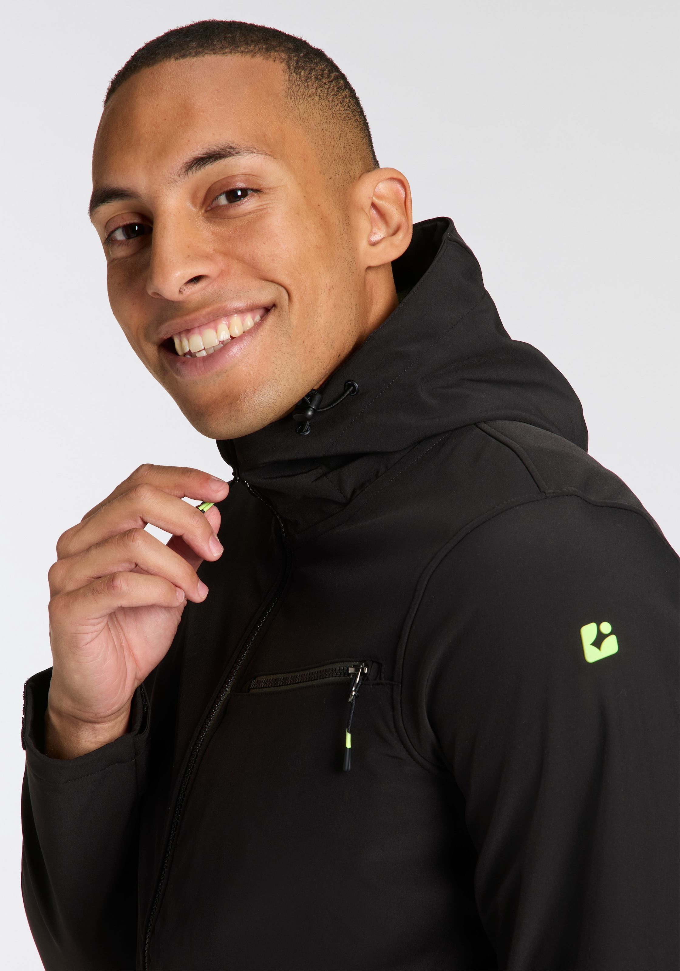 Killtec Softshelljacke mit Kapuze wärmend & wind- & wasserabweisend, Übergangsjacke