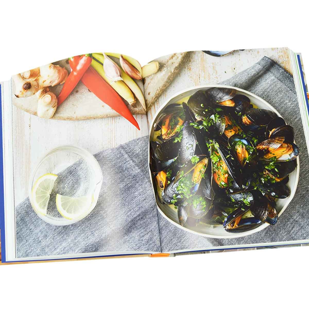 Simply Raymond: Recipes from Home (Hardback)