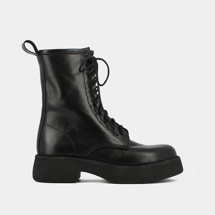 Boots à plateformes et lacets  en cuir noir
