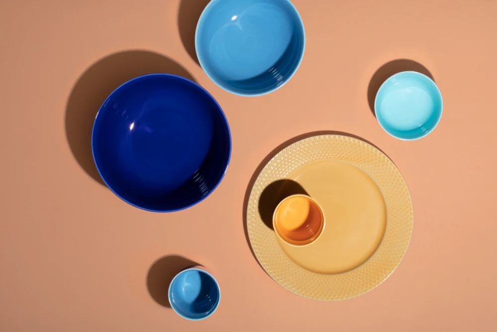 Lyngby Porcelæn  Rhombe Color serveringsskål, mørk blå - Ø: 22 cm.