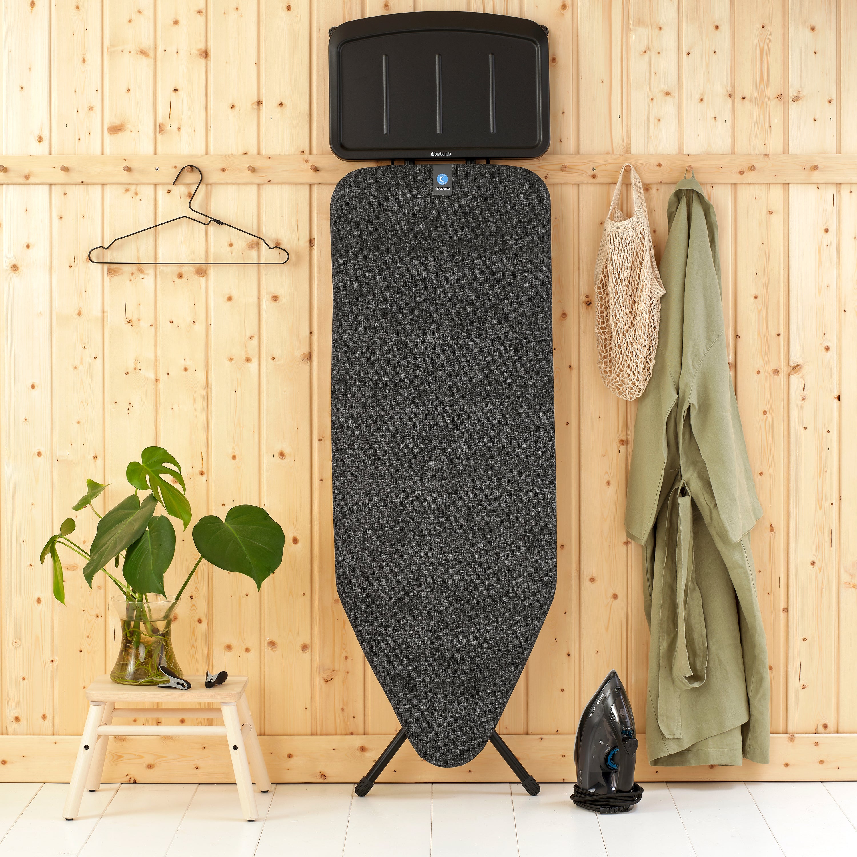 Brabantia Strijkplank C - met Stoomunithouder - 124 x 45 cm - Denim Black